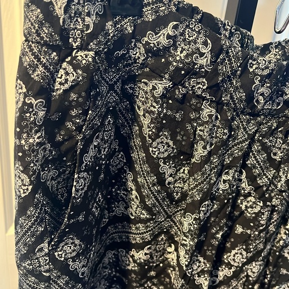 Banana Republic tapered pant - Picture 3 of 5